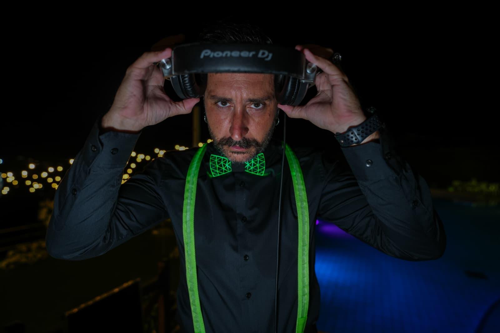 DJ